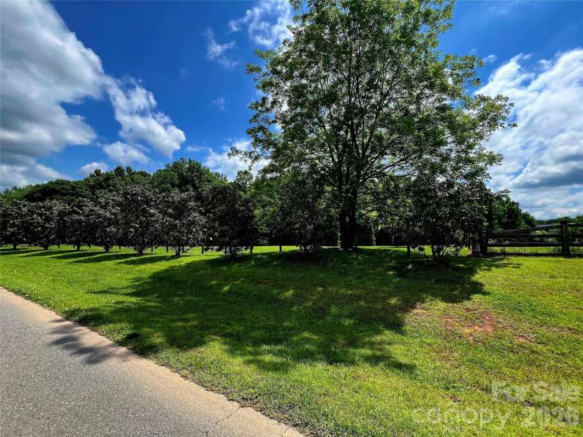 5592 Lennox Drive, Kings Mountain, NC 28086.  MLS# CAR4371853, YatesRealty ID 15800. 