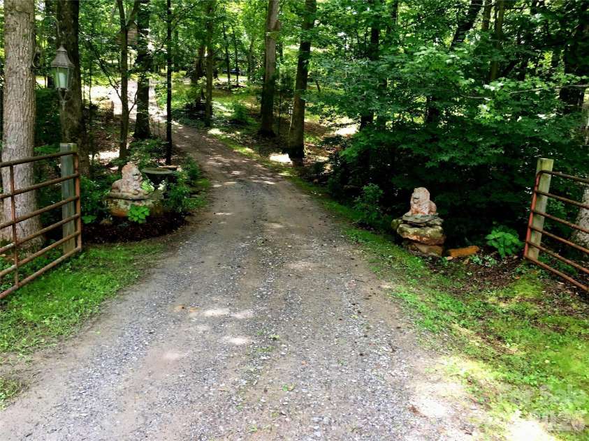 5592 Lennox Drive, Kings Mountain, NC 28086.  MLS# CAR4371853, YatesRealty ID 15800. 