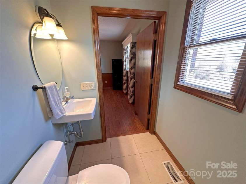 4866 NC Hwy 150 Highway, Lincolnton, NC 28092.  MLS# CAR4223343, YatesRealty ID 15801. En Suite