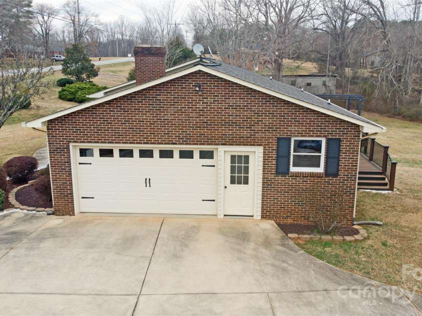 4866 NC Hwy 150 Highway, Lincolnton, NC 28092.  MLS# CAR4223343, YatesRealty ID 15801. Garage