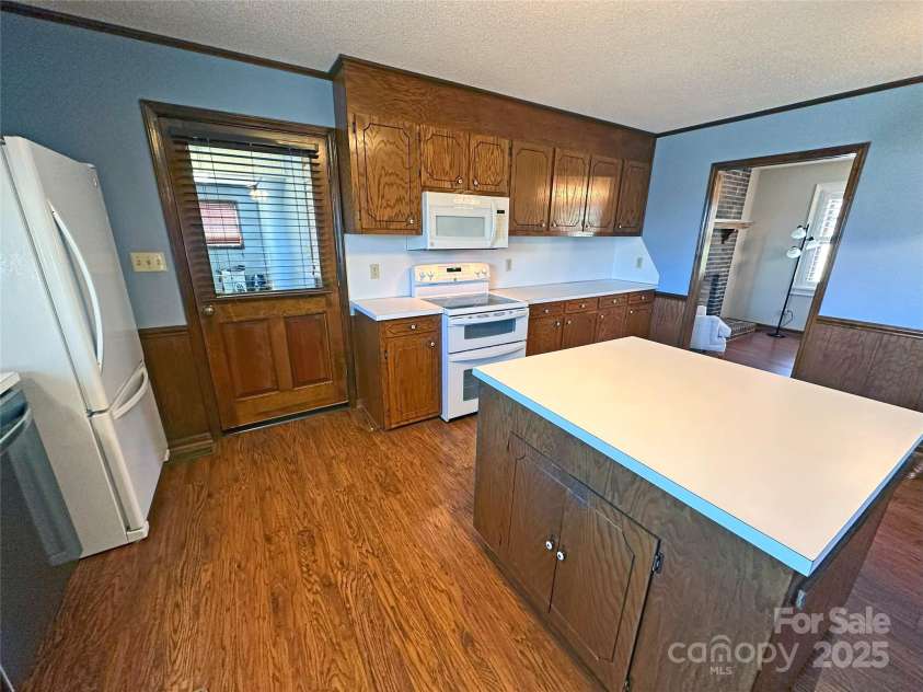 4866 NC Hwy 150 Highway, Lincolnton, NC 28092.  MLS# CAR4223343, YatesRealty ID 15801. Kitchen