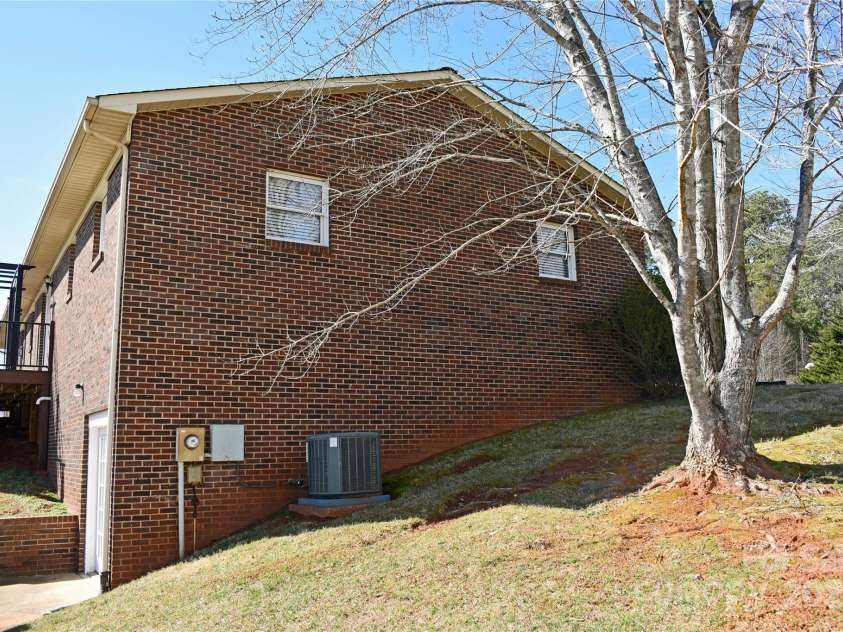 4866 NC Hwy 150 Highway, Lincolnton, NC 28092.  MLS# CAR4223343, YatesRealty ID 15801. Left Side