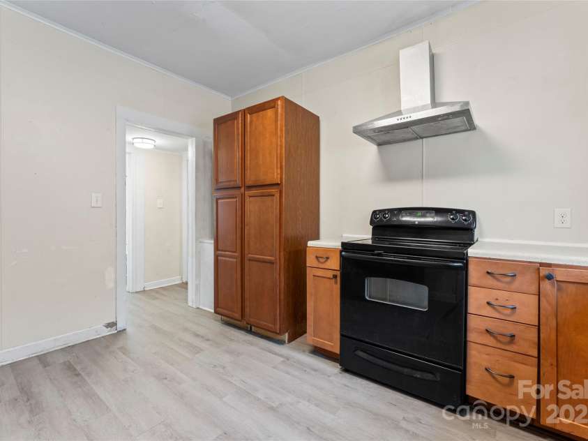 18 Douglas Avenue, Concord, NC 28025.  MLS# CAR4250234, YatesRealty ID 15802. 