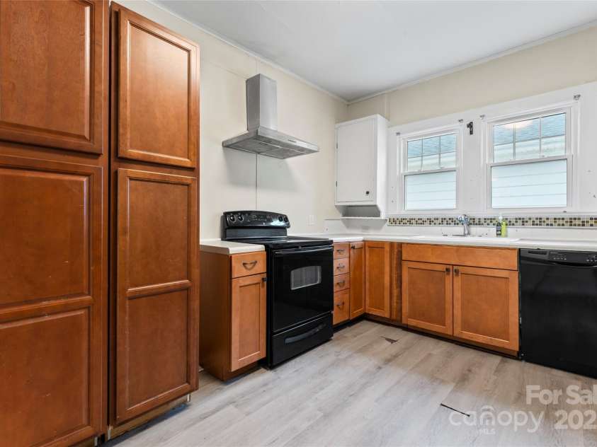 18 Douglas Avenue, Concord, NC 28025.  MLS# CAR4250234, YatesRealty ID 15802. 