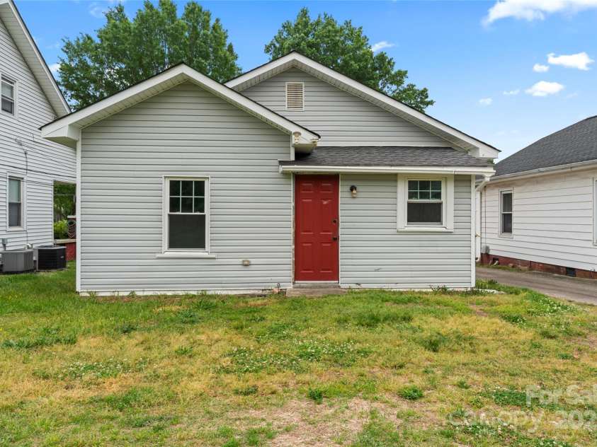 18 Douglas Avenue, Concord, NC 28025.  MLS# CAR4250234, YatesRealty ID 15802. 