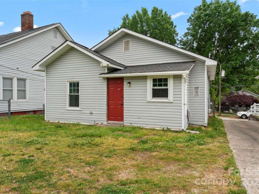 18 Douglas Avenue, Concord, NC 28025.  MLS# CAR4250234, YatesRealty ID 15802. 