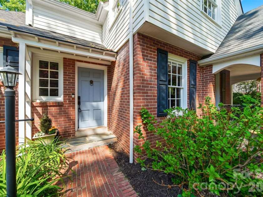 431 9th Street, Hickory, NC 28601.  MLS# CAR4371820, YatesRealty ID 15803. 