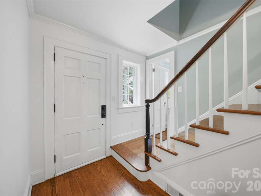 431 9th Street, Hickory, NC 28601.  MLS# CAR4371820, YatesRealty ID 15803. 