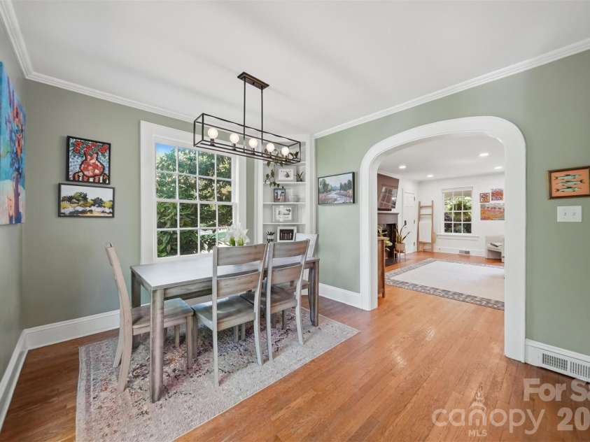 431 9th Street, Hickory, NC 28601.  MLS# CAR4371820, YatesRealty ID 15803. 