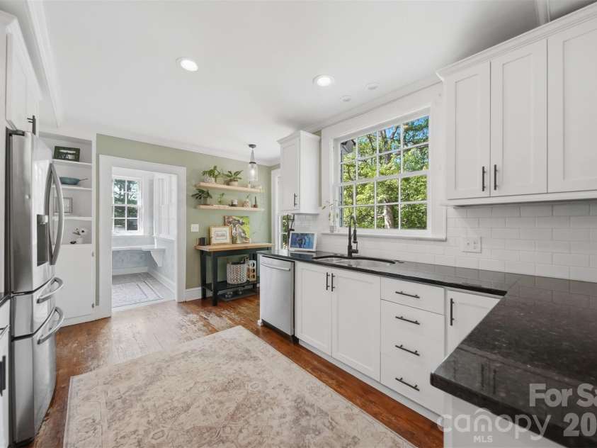 431 9th Street, Hickory, NC 28601.  MLS# CAR4371820, YatesRealty ID 15803. 