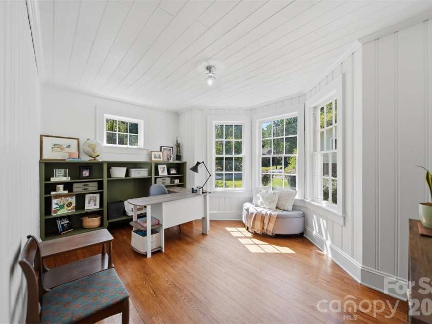 431 9th Street, Hickory, NC 28601.  MLS# CAR4371820, YatesRealty ID 15803. 