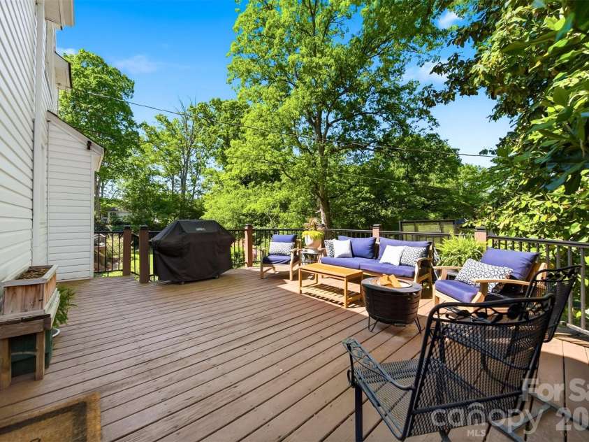 431 9th Street, Hickory, NC 28601.  MLS# CAR4371820, YatesRealty ID 15803. 