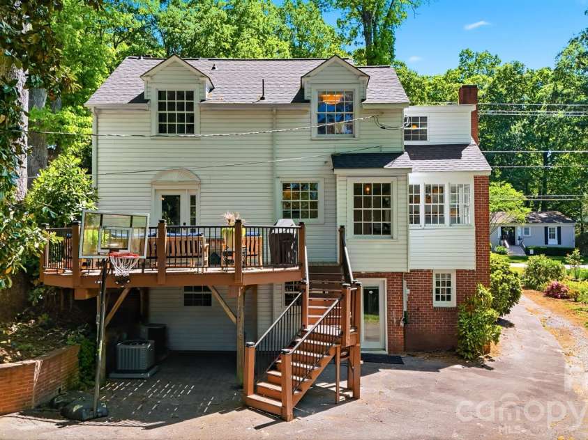 431 9th Street, Hickory, NC 28601.  MLS# CAR4371820, YatesRealty ID 15803. 
