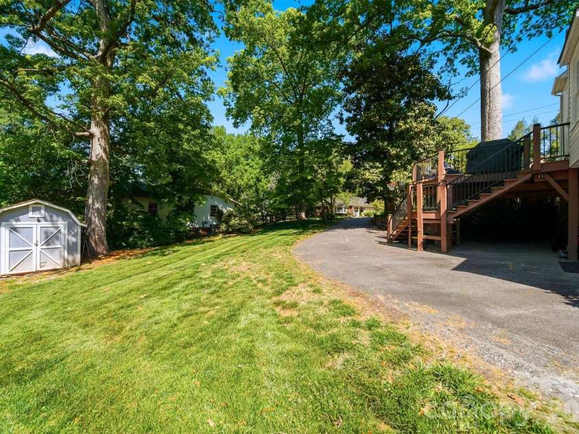 431 9th Street, Hickory, NC 28601.  MLS# CAR4371820, YatesRealty ID 15803. 