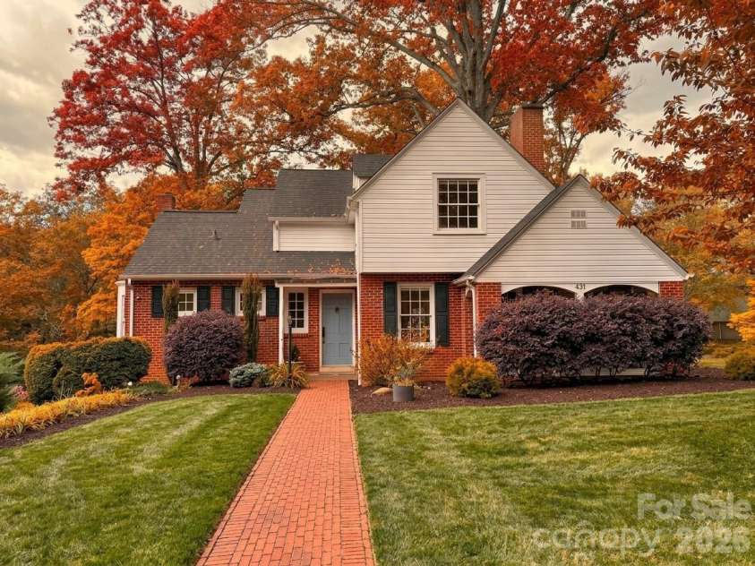 431 9th Street, Hickory, NC 28601.  MLS# CAR4429225, YatesRealty ID 15803. 