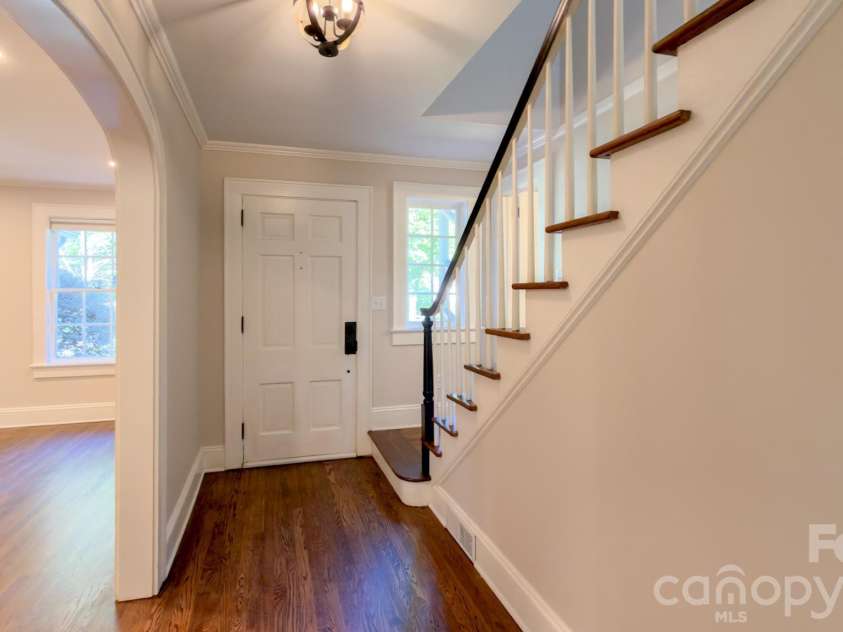 431 9th Street, Hickory, NC 28601.  MLS# CAR4429225, YatesRealty ID 15803. 