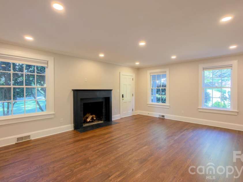 431 9th Street, Hickory, NC 28601.  MLS# CAR4429225, YatesRealty ID 15803. 