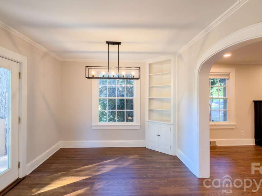 431 9th Street, Hickory, NC 28601.  MLS# CAR4429225, YatesRealty ID 15803. 