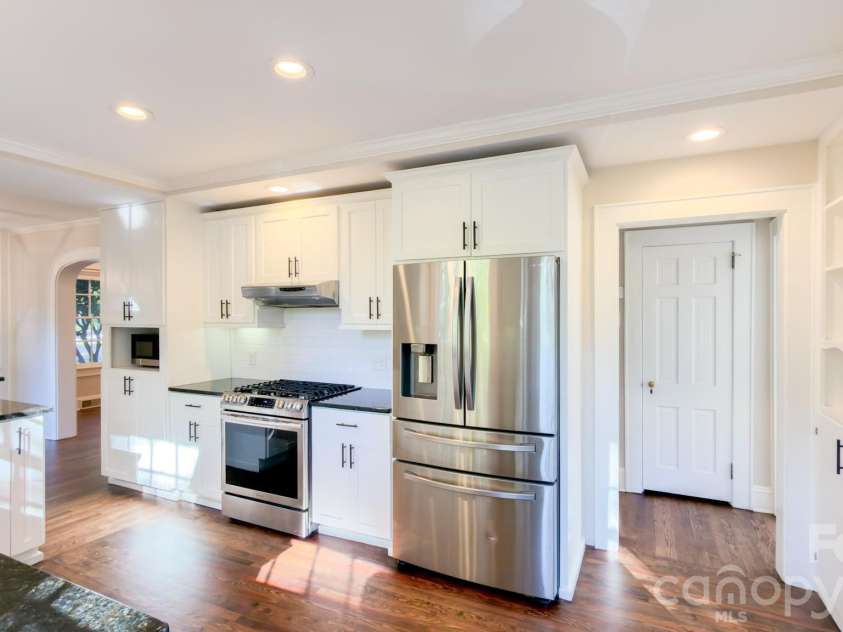 431 9th Street, Hickory, NC 28601.  MLS# CAR4429225, YatesRealty ID 15803. 
