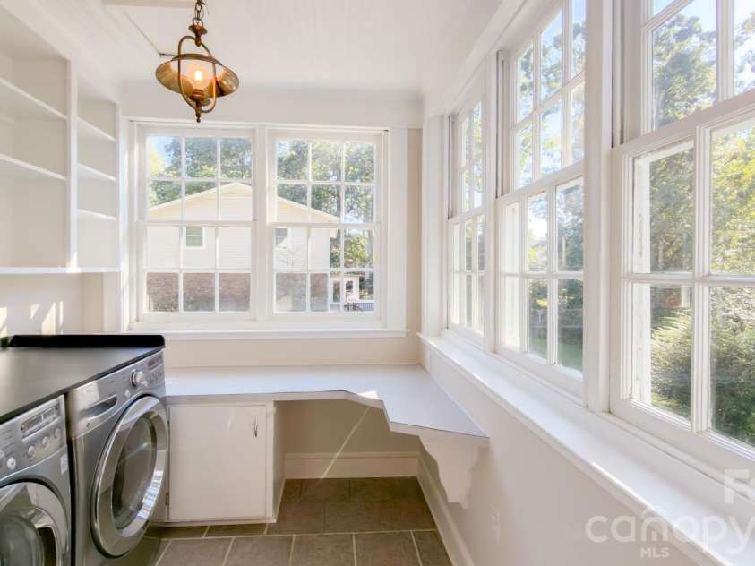 431 9th Street, Hickory, NC 28601.  MLS# CAR4429225, YatesRealty ID 15803. 