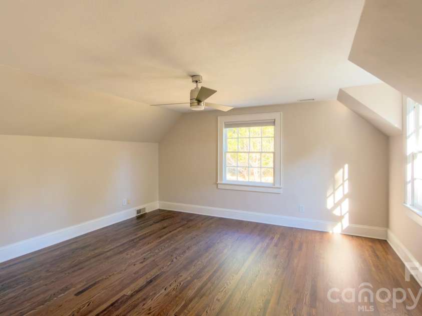 431 9th Street, Hickory, NC 28601.  MLS# CAR4429225, YatesRealty ID 15803. 