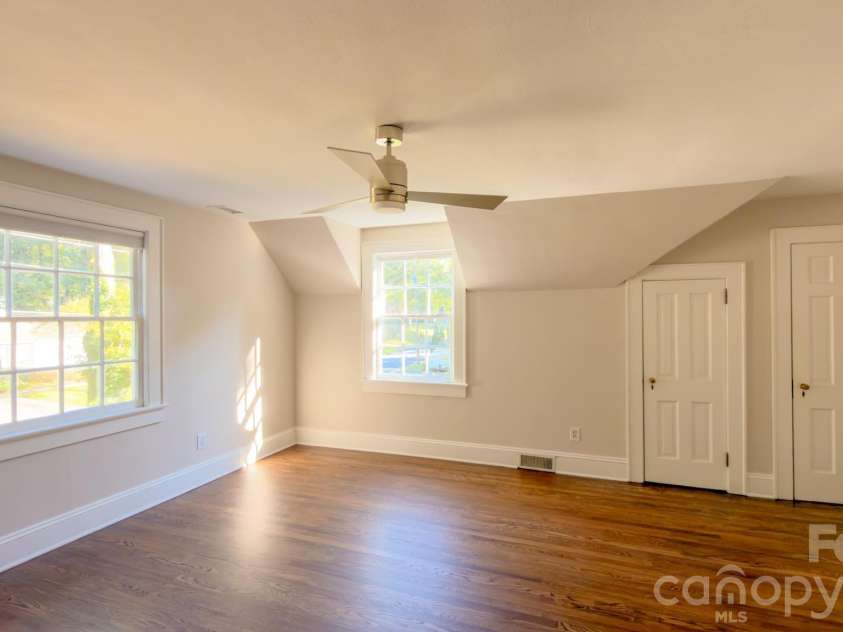 431 9th Street, Hickory, NC 28601.  MLS# CAR4429225, YatesRealty ID 15803. 