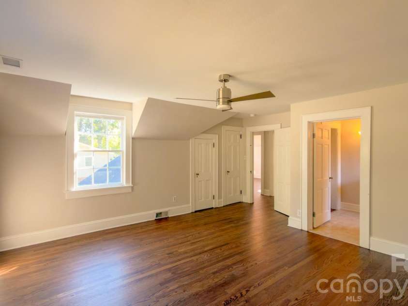 431 9th Street, Hickory, NC 28601.  MLS# CAR4429225, YatesRealty ID 15803. 