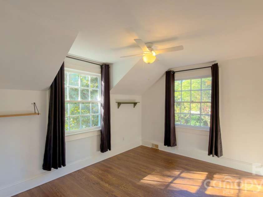 431 9th Street, Hickory, NC 28601.  MLS# CAR4429225, YatesRealty ID 15803. 