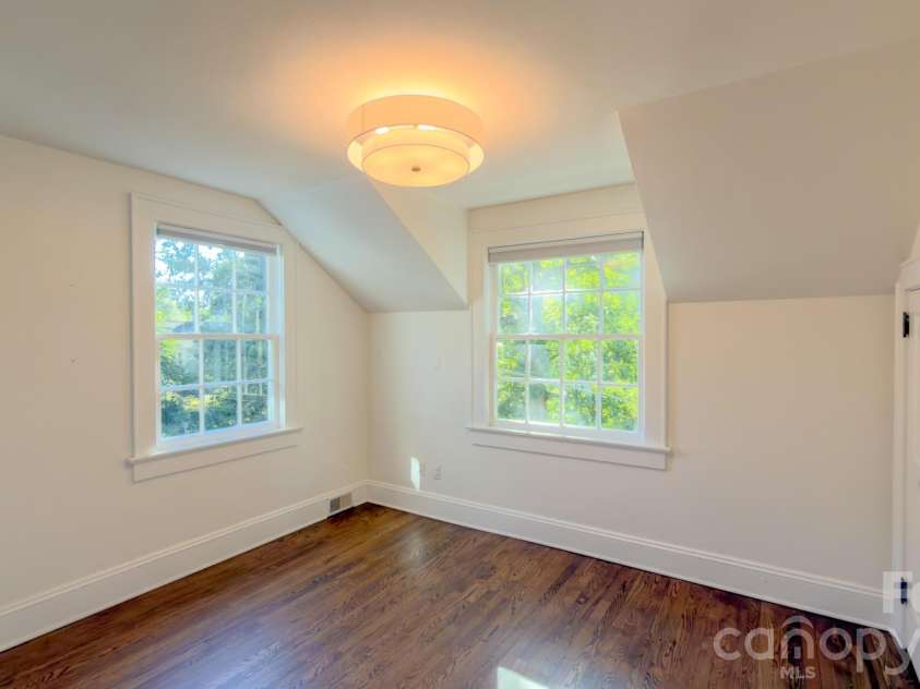 431 9th Street, Hickory, NC 28601.  MLS# CAR4429225, YatesRealty ID 15803. 