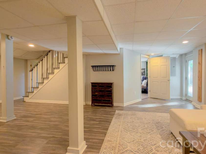 431 9th Street, Hickory, NC 28601.  MLS# CAR4429225, YatesRealty ID 15803. 