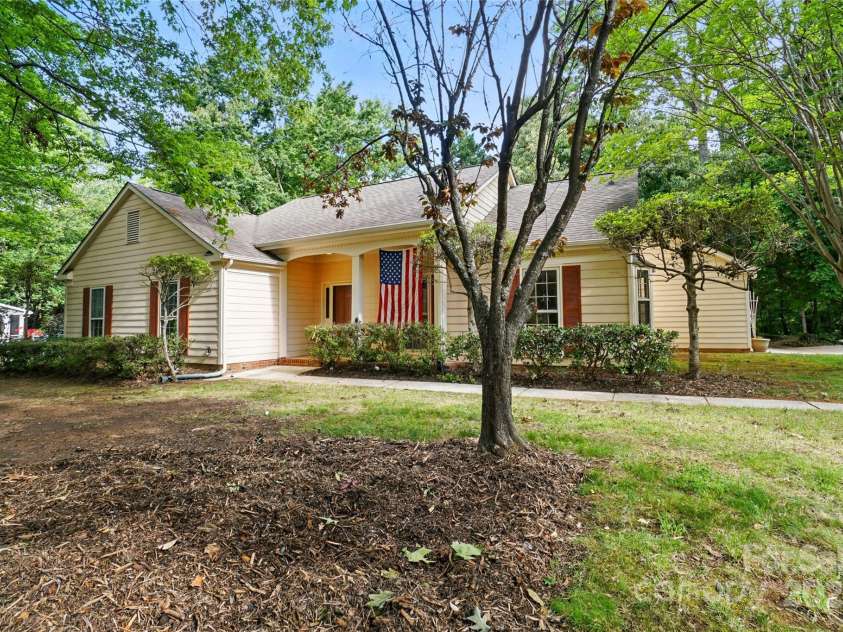 9927 Raddington Lane, Charlotte, NC 28269.  MLS# CAR4255804, YatesRealty ID 15803. 