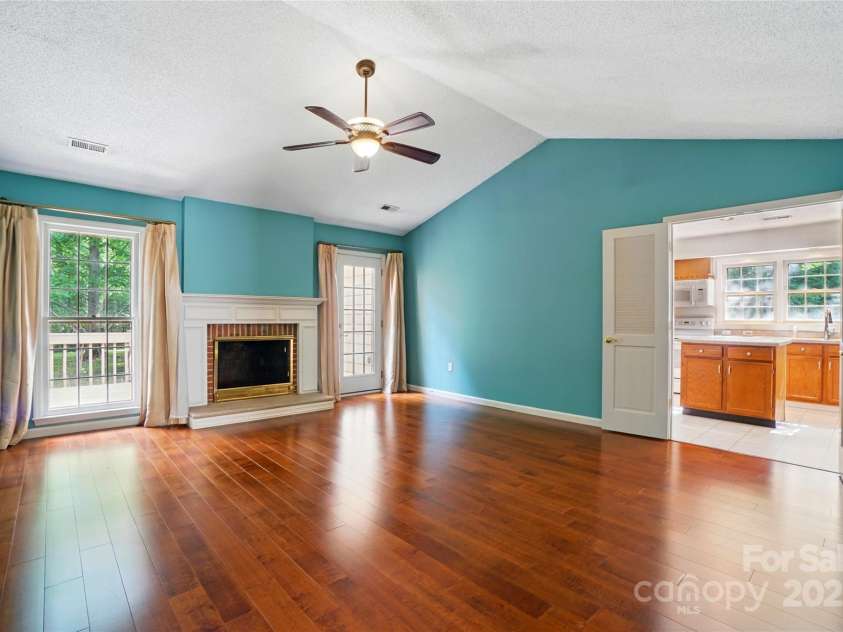 9927 Raddington Lane, Charlotte, NC 28269.  MLS# CAR4255804, YatesRealty ID 15803. 