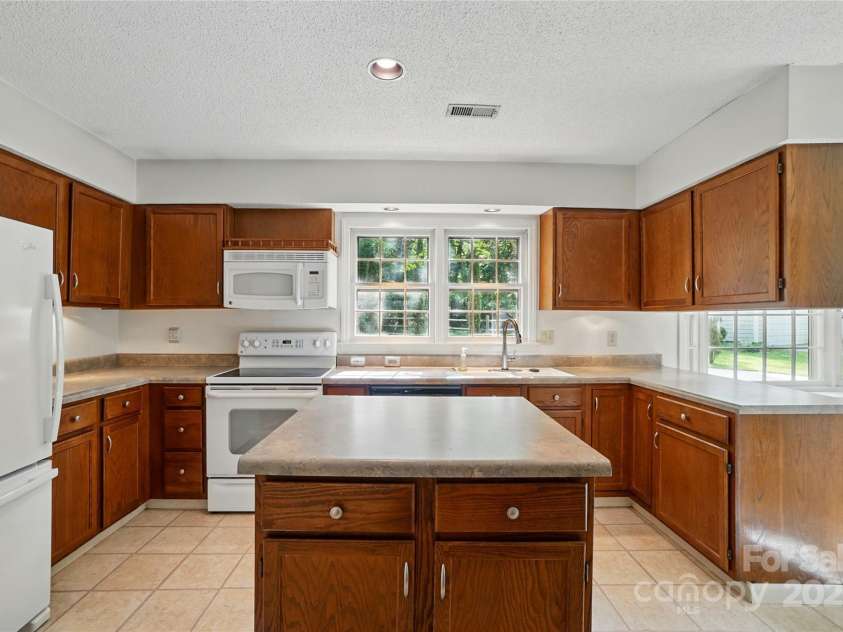 9927 Raddington Lane, Charlotte, NC 28269.  MLS# CAR4255804, YatesRealty ID 15803. 