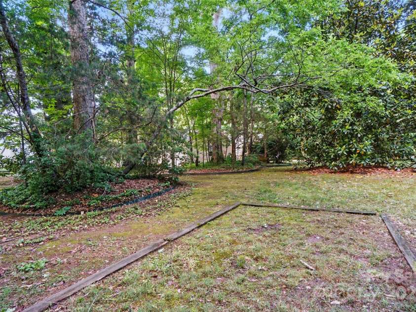 9927 Raddington Lane, Charlotte, NC 28269.  MLS# CAR4255804, YatesRealty ID 15803. 