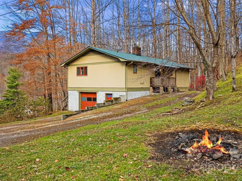 347 Knob Hill Estates Road, Sylva, NC 28779.  MLS# CAR4204658, YatesRealty ID 15804. 347 Knob Hill Estates Rd.