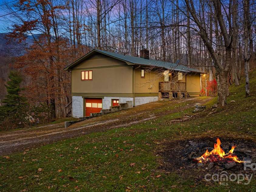 347 Knob Hill Estates Road, Sylva, NC 28779.  MLS# CAR4204658, YatesRealty ID 15804. 347 Knob Hill Estates Rd.
