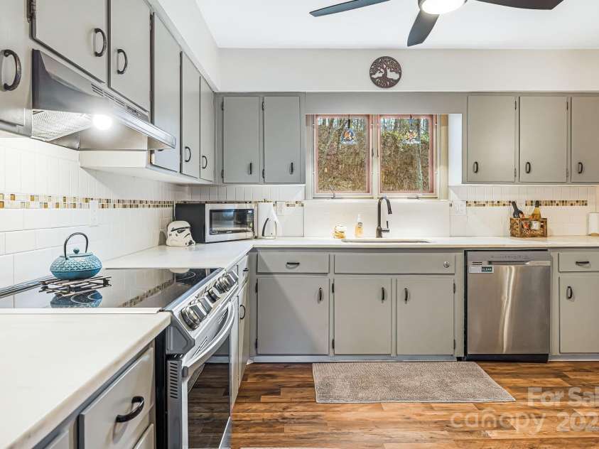 347 Knob Hill Estates Road, Sylva, NC 28779.  MLS# CAR4204658, YatesRealty ID 15804. Kitchen