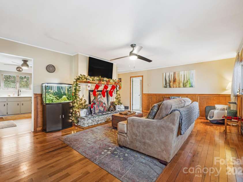 347 Knob Hill Estates Road, Sylva, NC 28779.  MLS# CAR4204658, YatesRealty ID 15804. Living Room