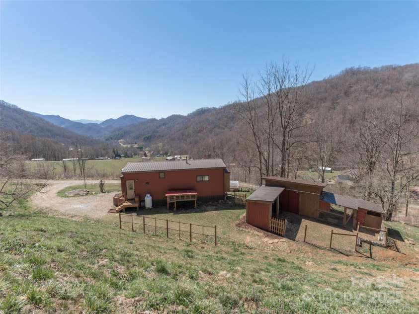 323 Morris Road, Clyde, NC 28721.  MLS# CAR4237293, YatesRealty ID 15805. 