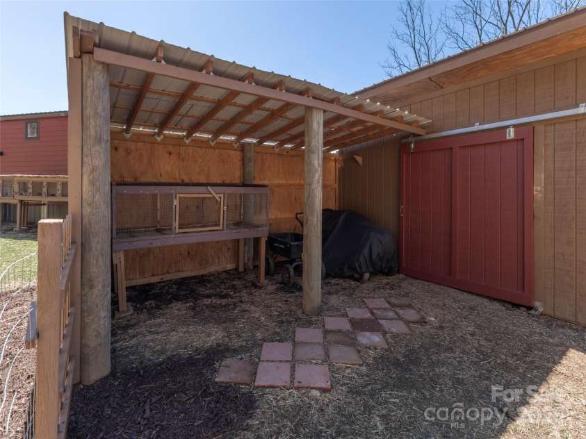 323 Morris Road, Clyde, NC 28721.  MLS# CAR4237293, YatesRealty ID 15805. 