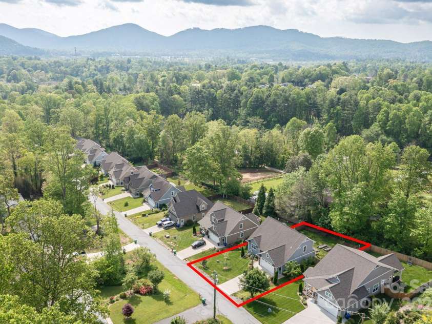 117 White Oak Road Extension, Arden, NC 28704.  MLS# CAR4254070, YatesRealty ID 15806. 