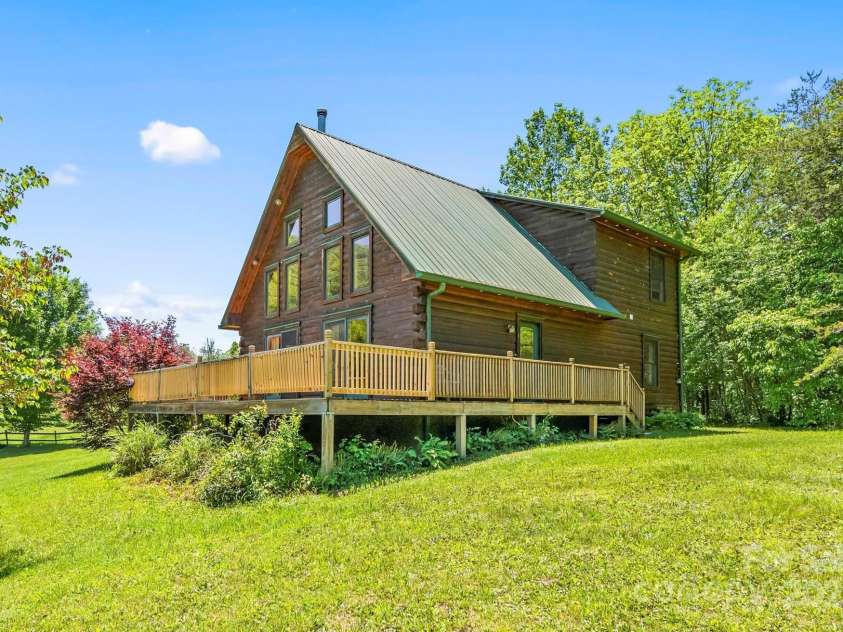 102 Brookview Lane, Whittier, NC 28789.  MLS# CAR4262943, YatesRealty ID 15807. 