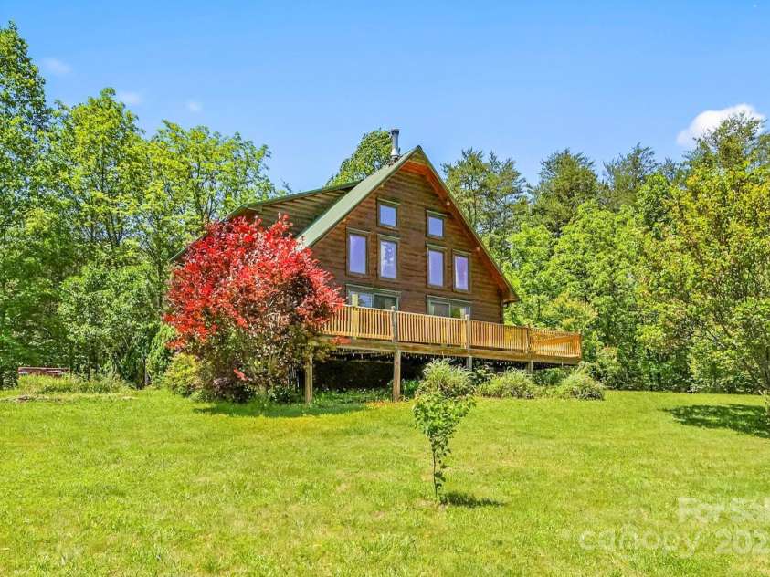 102 Brookview Lane, Whittier, NC 28789.  MLS# CAR4262943, YatesRealty ID 15807. 