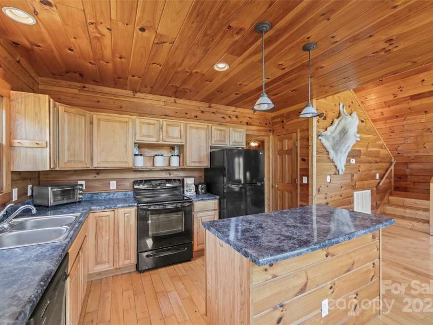 102 Brookview Lane, Whittier, NC 28789.  MLS# CAR4262943, YatesRealty ID 15807. 