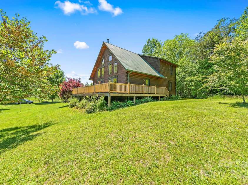 102 Brookview Lane, Whittier, NC 28789.  MLS# CAR4262943, YatesRealty ID 15807. 