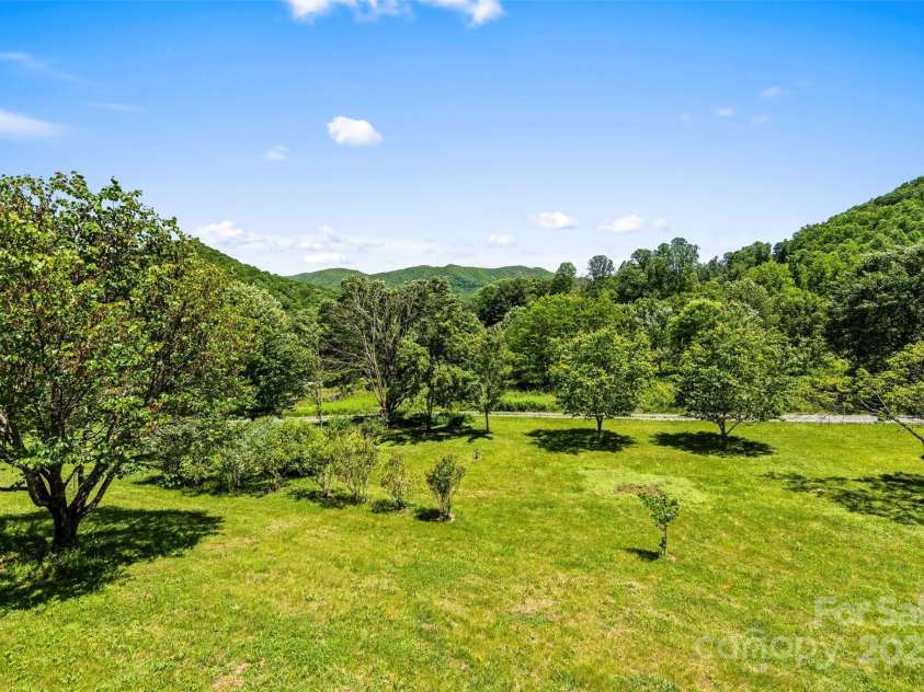 102 Brookview Lane, Whittier, NC 28789.  MLS# CAR4262943, YatesRealty ID 15807. 