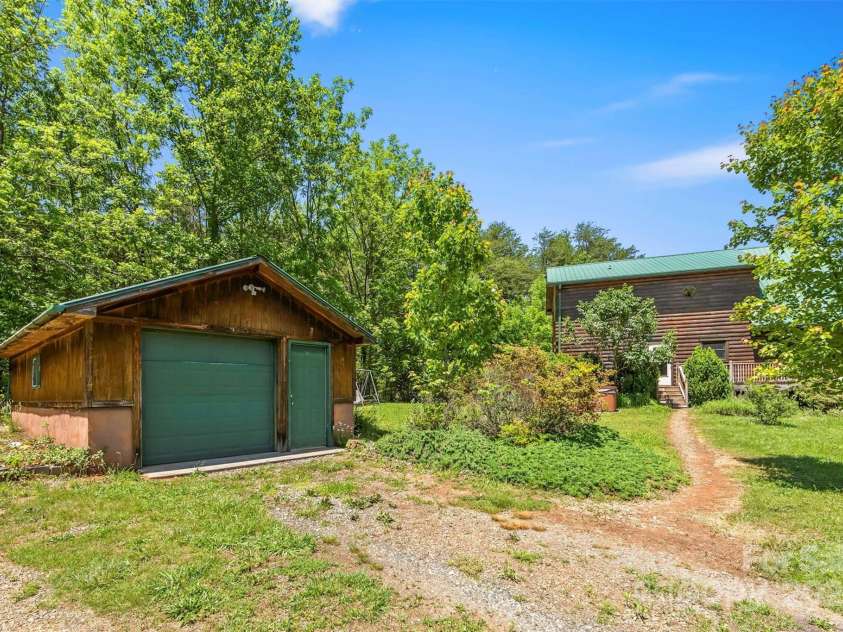 102 Brookview Lane, Whittier, NC 28789.  MLS# CAR4262943, YatesRealty ID 15807. 