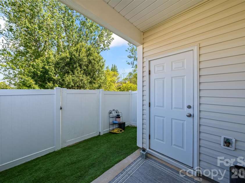 126 Cadbury Lane, Fort Mill, SC 29715.  MLS# CAR4368318, YatesRealty ID 15807. 