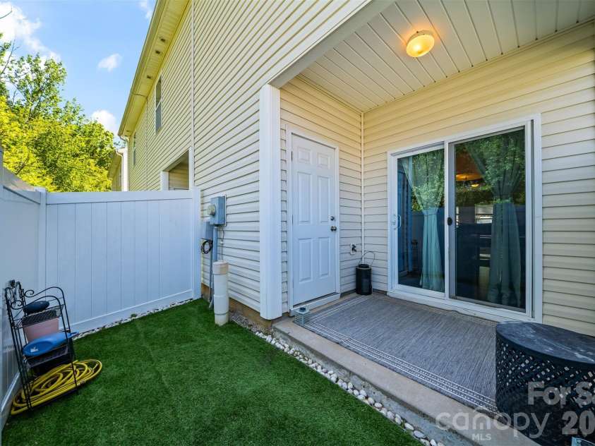 126 Cadbury Lane, Fort Mill, SC 29715.  MLS# CAR4368318, YatesRealty ID 15807. 