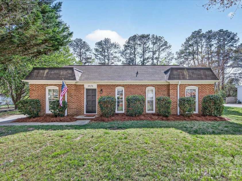 6576 Stoney Ridge Road, Matthews, NC 28104.  MLS# CAR4360783, YatesRealty ID 15808. 